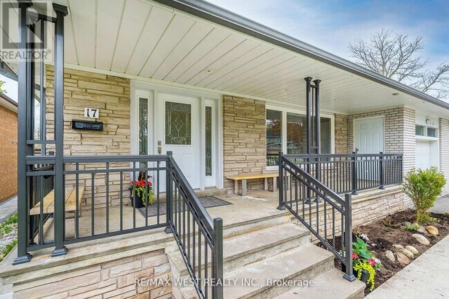 17 Forest Path Ct in Toronto, ON - Building Photo - Building Photo