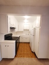 6199 Canterbury Dr, Unit 202 in Culver City, CA - Foto de edificio - Building Photo