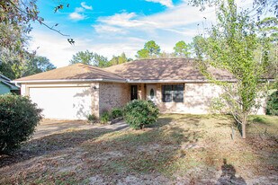 112 Golf Course Dr in Crestview, FL - Building Photo