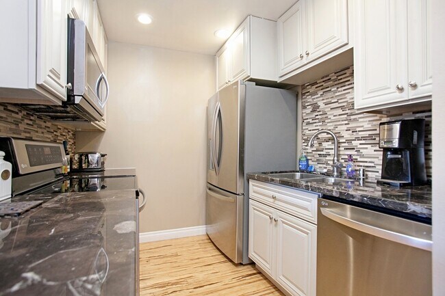 6202 Friars Rd, Unit The Bluffs Fashion Valley in San Diego, CA - Foto de edificio - Building Photo