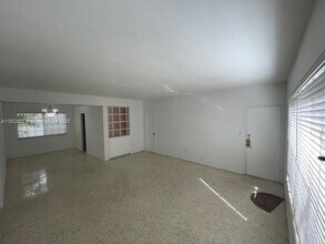 825 W 40th St in Miami Beach, FL - Building Photo - Building Photo
