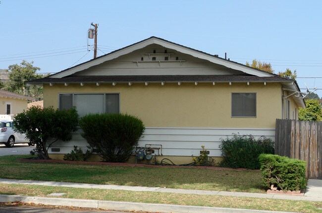 296-298 Homer Ave in Ventura, CA - Building Photo - Building Photo