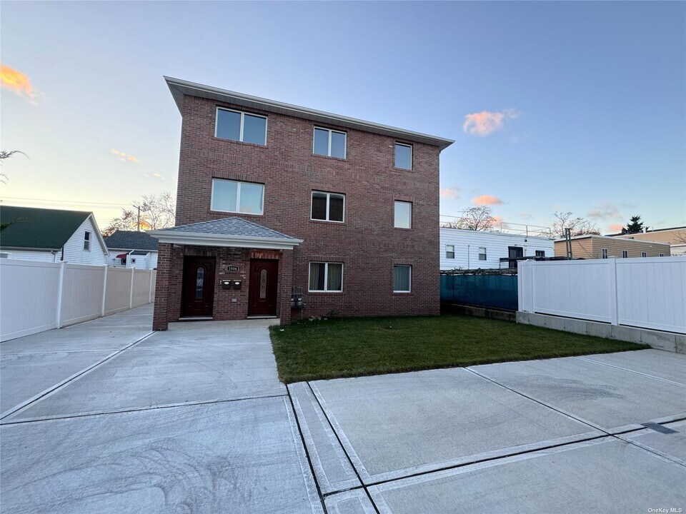 10-6 127th St-Unit -3FL in Queens, NY - Building Photo