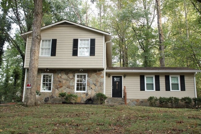 property at 888 Chartley Dr SW