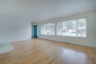 3470 77th Pl SE in Mercer Island, WA - Building Photo - Building Photo