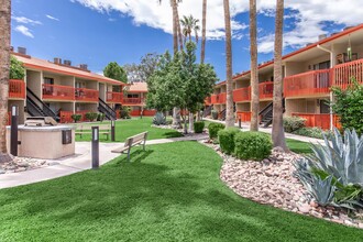 Icon on Spanish Trail in Tucson, AZ - Foto de edificio - Building Photo