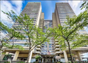 6301 N Sheridan Rd, Unit 7C in Chicago, IL - Building Photo