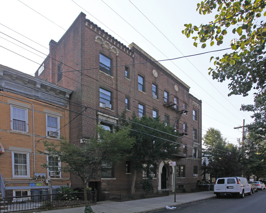 75 Grant Ave in Brooklyn, NY - Foto de edificio