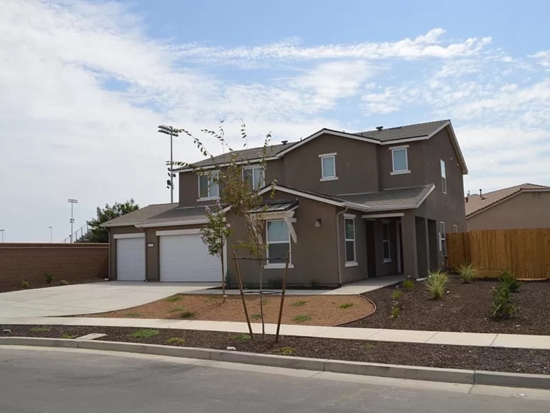 2287 Owens Ct in Los Banos, CA - Building Photo