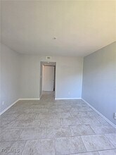 2925 Winkler Ave in Ft. Myers, FL - Building Photo - Building Photo