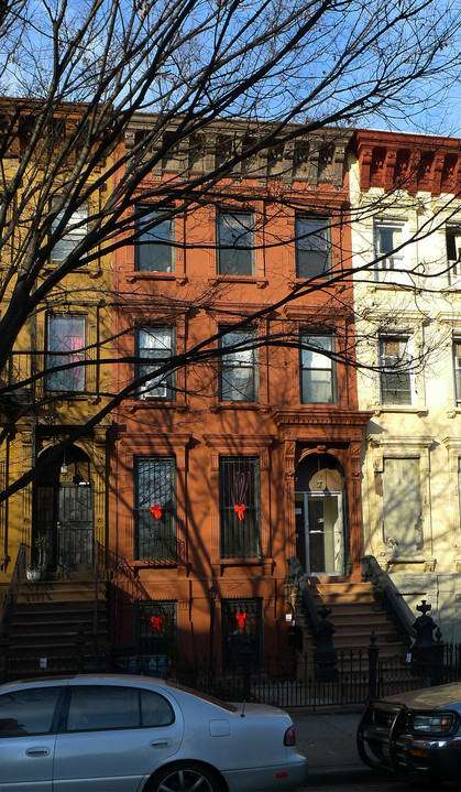 47 Halsey St in Brooklyn, NY - Building Photo