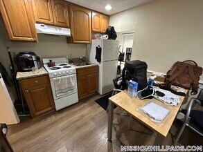 10 Wait St, Unit B4 in Roxbury Crossing, MA - Building Photo - Building Photo