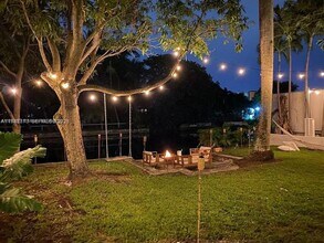 256 NE 85th St in El Portal, FL - Foto de edificio - Building Photo