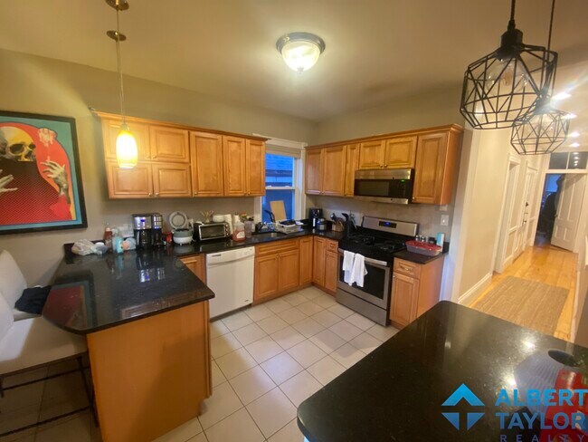 13 Sachem St, Unit 3 in Boston, MA - Foto de edificio - Building Photo