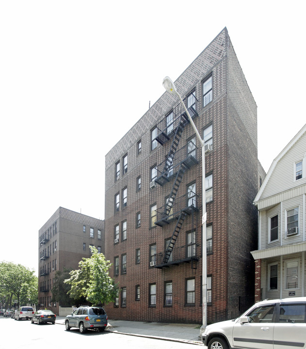 312-314 E 206th St in Bronx, NY - Building Photo