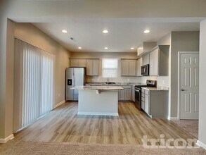 2004 Shadow Creek Blvd in Columbus, IN - Foto de edificio - Building Photo