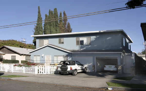 1136 Orizaba Ave in Long Beach, CA - Building Photo - Building Photo