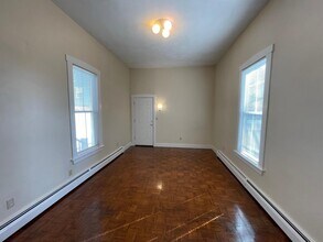 31 Warren Ave in Somerville, MA - Foto de edificio - Building Photo