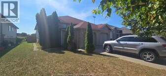 1551 Dobrich St in Windsor, ON - Building Photo