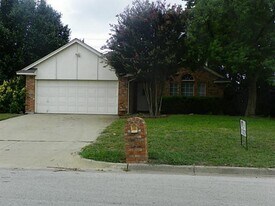 944 Meadow Cir S in Keller, TX - Building Photo