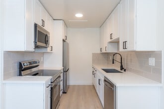 Ivy Street Apartments in San Diego, CA - Building Photo - Building Photo