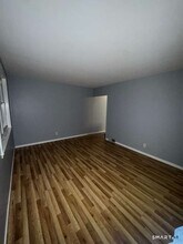 33 Cannon Rd in East Hartford, CT - Building Photo - Building Photo