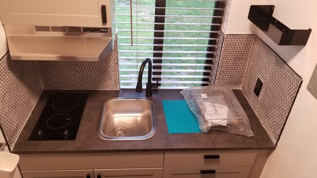 1952 Madison St, Unit Madison Studio in Hollywood, FL - Building Photo - Building Photo