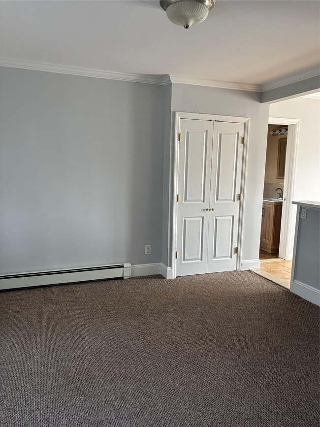 284 Rocklyn Ave in East Rockaway, NY - Building Photo - Building Photo