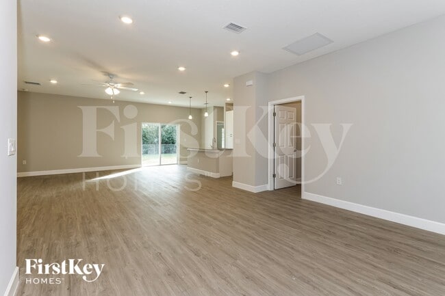 430 Warwick St SE in Palm Bay, FL - Foto de edificio - Building Photo