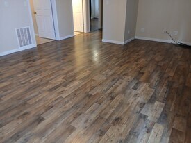 606 W College St in Carbondale, IL - Building Photo