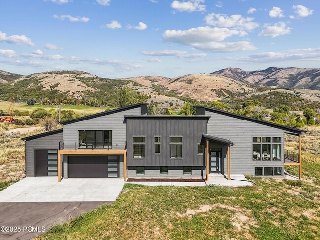 5866 N Fork Rd in Eden, UT - Building Photo - Building Photo