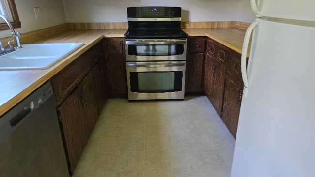 16830 Dane Ct W in Brookfield, WI - Building Photo - Building Photo