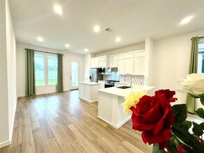2318 Honeyberry Shrub Dr in Manvel, TX - Building Photo - Building Photo
