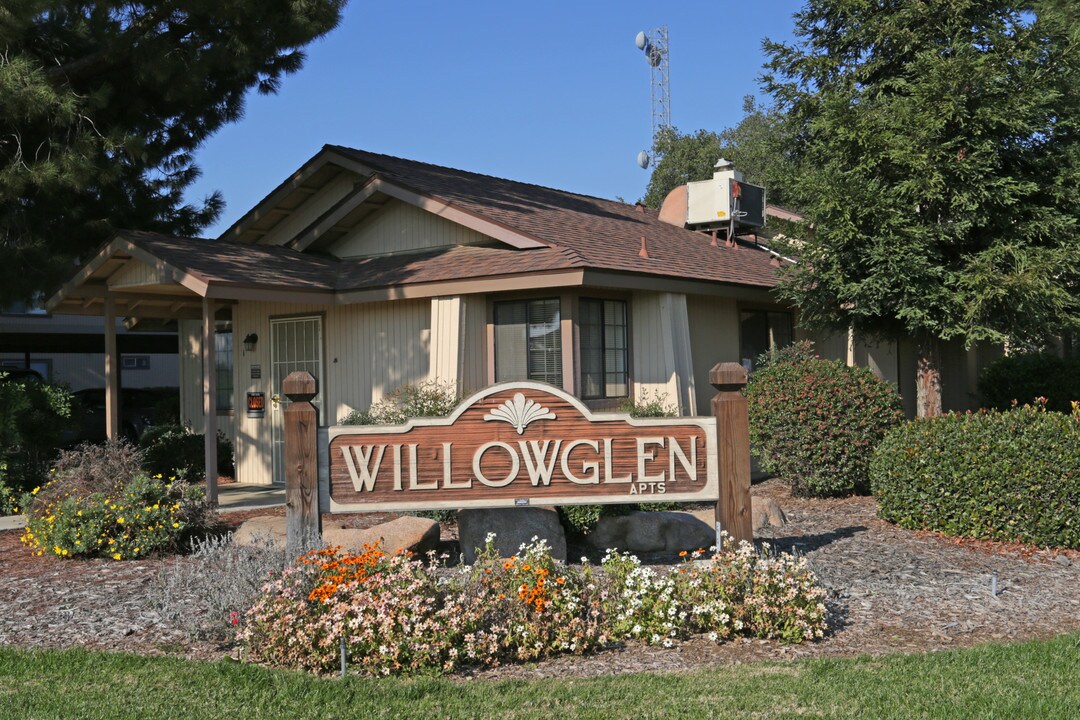 Willow Glen Apartments in Reedley, CA - Building Photo