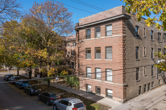 2701 N Wilton Ave in Chicago, IL - Foto de edificio - Building Photo