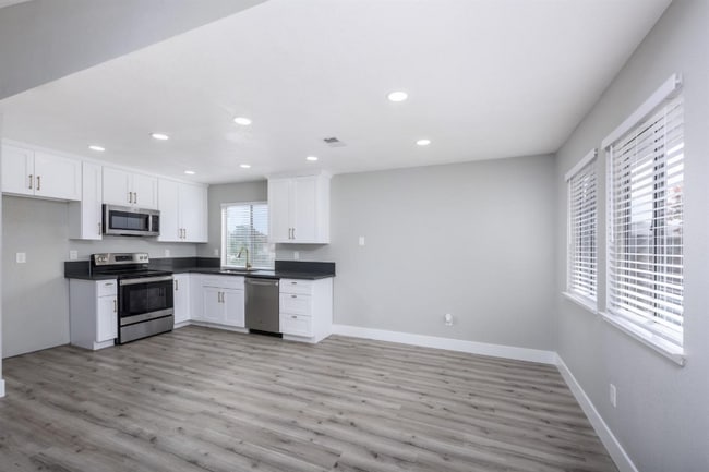 7936 Sunrise Greens Dr