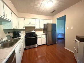 1705 Lakecliffe Dr in Wheaton, IL - Building Photo - Building Photo