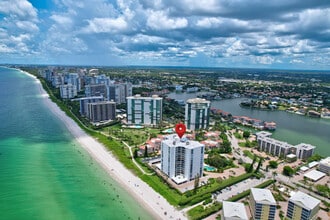 3951 Gulf Shore Blvd N in Naples, FL - Building Photo - Building Photo