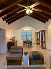 1860 SW 17th Ter in Miami, FL - Foto de edificio - Building Photo