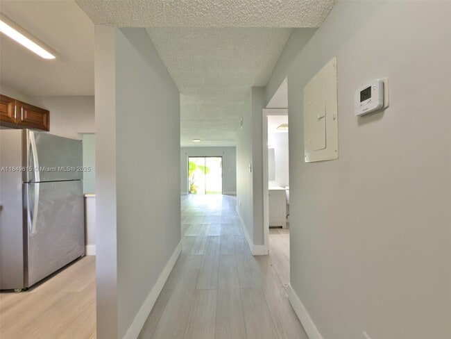 6001 Shaker Wood Cir in Tamarac, FL - Foto de edificio - Building Photo