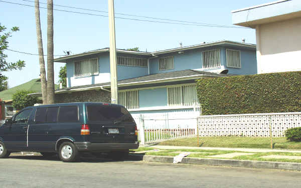 704 Walnut Street, in Inglewood, CA - Building Photo