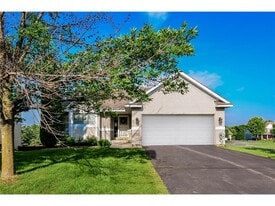 21313 Independence Ave in Lakeville, MN - Building Photo