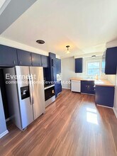 165 W Baker Ave in Clawson, MI - Building Photo - Building Photo