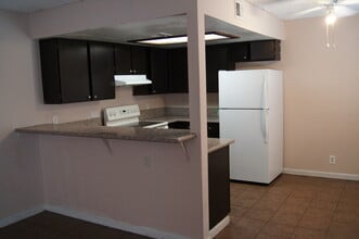 2304 Saturn Ave, Unit B in North Las Vegas, NV - Building Photo - Building Photo