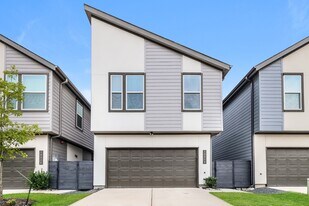 18310 W Centro Cir in Shenandoah, TX - Building Photo