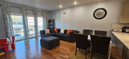 251 Manhattan Ave in Jersey City, NJ - Building Photo - Building Photo