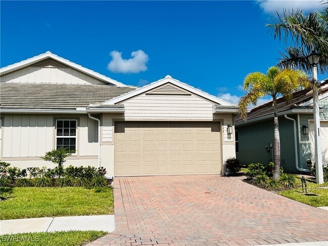 1233 Enbrook Lp in Naples, FL - Building Photo - Building Photo