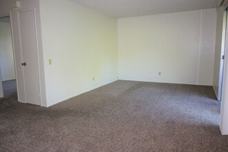 949 Camino Coronado in Rohnert Park, CA - Building Photo - Building Photo
