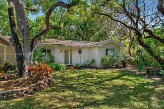 6767 SW 154th St in Palmetto Bay, FL - Building Photo - Building Photo