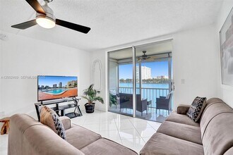2999 Point E Dr in Aventura, FL - Building Photo - Building Photo